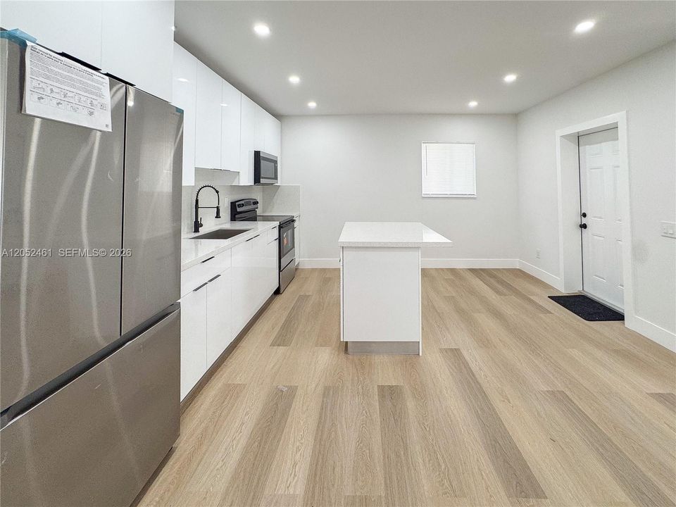 For Sale: $419,900 (3 beds, 2 baths, 840 Square Feet)