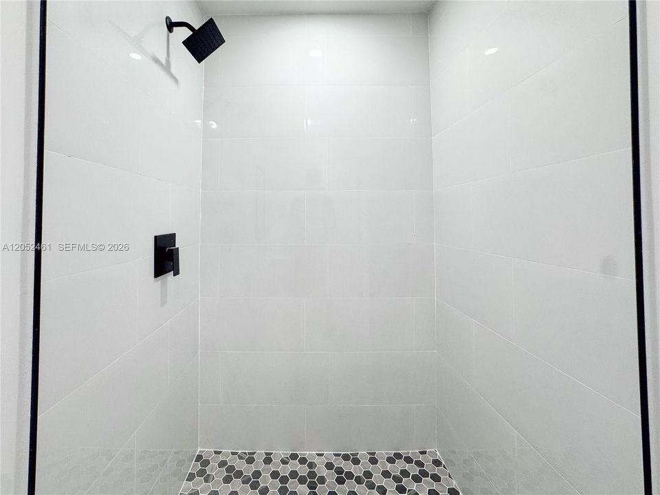 For Sale: $419,900 (3 beds, 2 baths, 840 Square Feet)