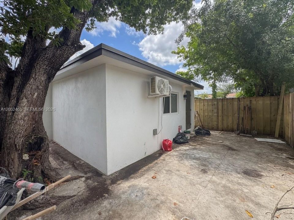 For Sale: $419,900 (3 beds, 2 baths, 840 Square Feet)