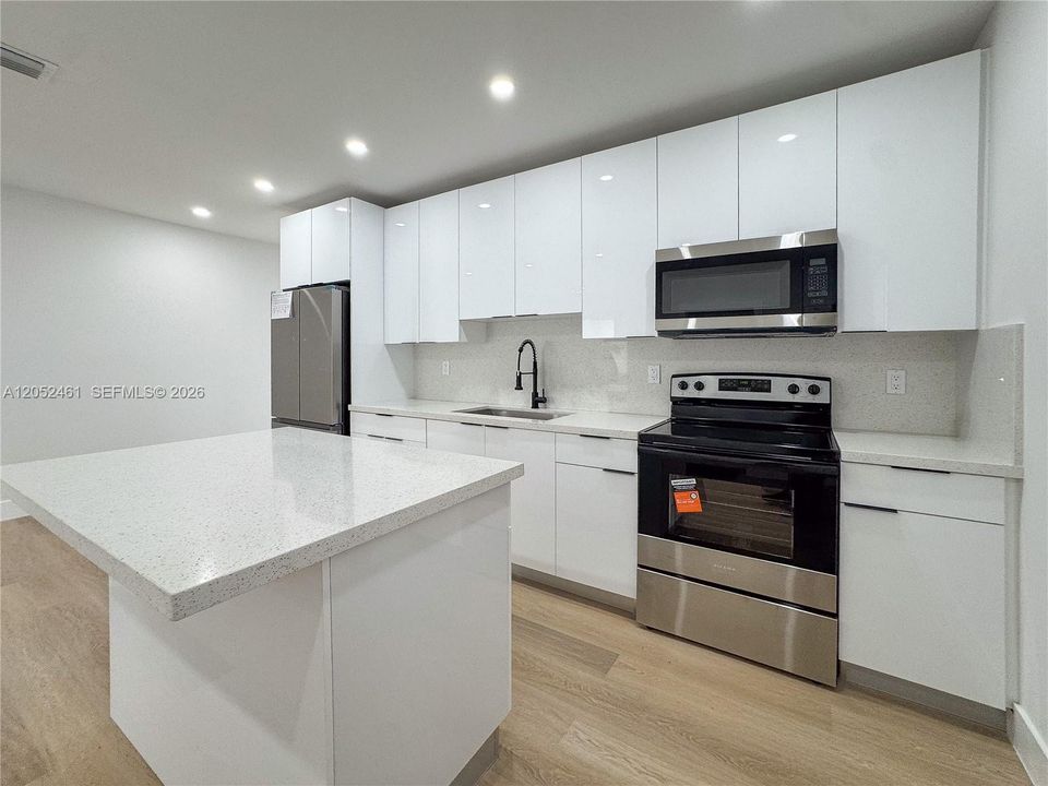 For Sale: $419,900 (3 beds, 2 baths, 840 Square Feet)