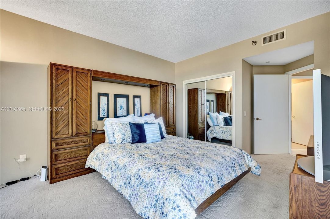 Second bedroom.