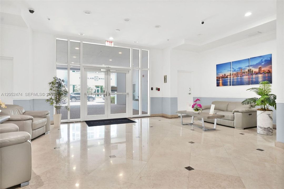 En Venta: $425,000 (2 camas, 2 baños, 901 Pies cuadrados)