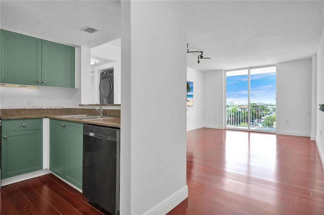 En Venta: $425,000 (2 camas, 2 baños, 901 Pies cuadrados)