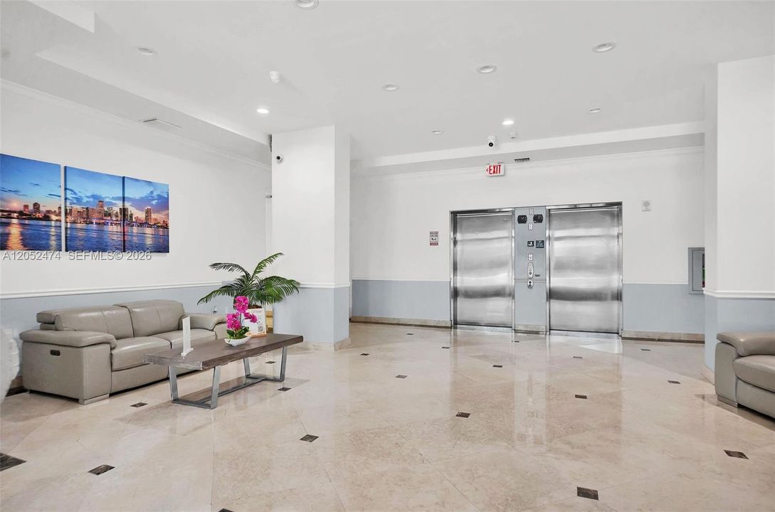 En Venta: $425,000 (2 camas, 2 baños, 901 Pies cuadrados)