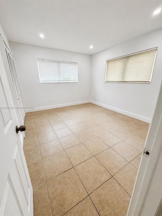 For Rent: $2,295 (2 beds, 2 baths, 806 Square Feet)