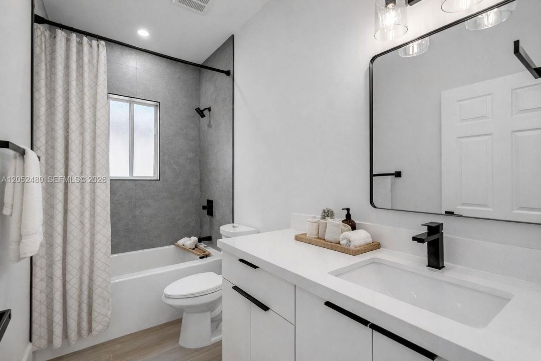 На продажу: $525,000 (4 спален, 2 ванн, 1762 Квадратных фут)