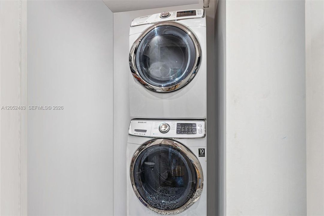 В аренду: $10,500 (4 спален, 3 ванн, 2454 Квадратных фут)