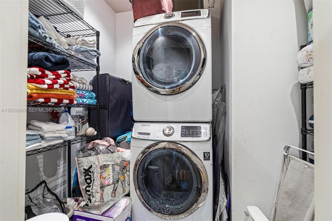 В аренду: $10,500 (4 спален, 3 ванн, 2454 Квадратных фут)