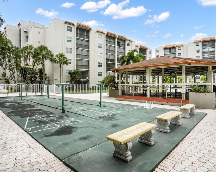 For Sale: $135,000 (2 beds, 2 baths, 1260 Square Feet)