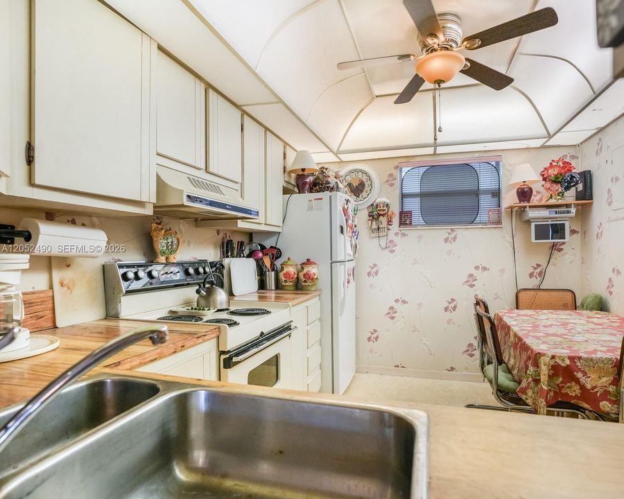 For Sale: $135,000 (2 beds, 2 baths, 1260 Square Feet)