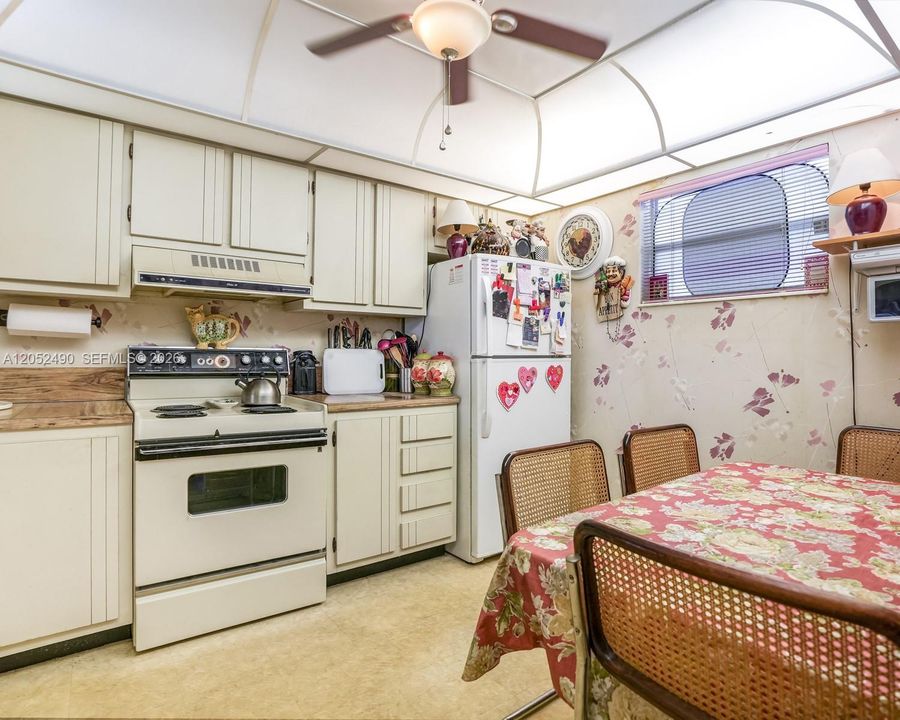 For Sale: $135,000 (2 beds, 2 baths, 1260 Square Feet)