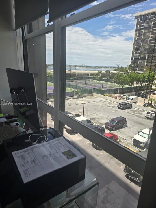 For Sale: $425,000 (1 beds, 1 baths, 868 Square Feet)