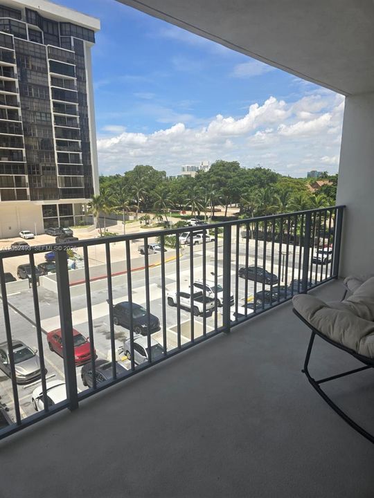 For Sale: $425,000 (1 beds, 1 baths, 868 Square Feet)