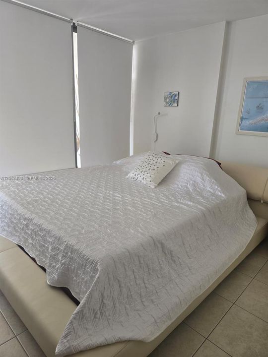 For Sale: $425,000 (1 beds, 1 baths, 868 Square Feet)