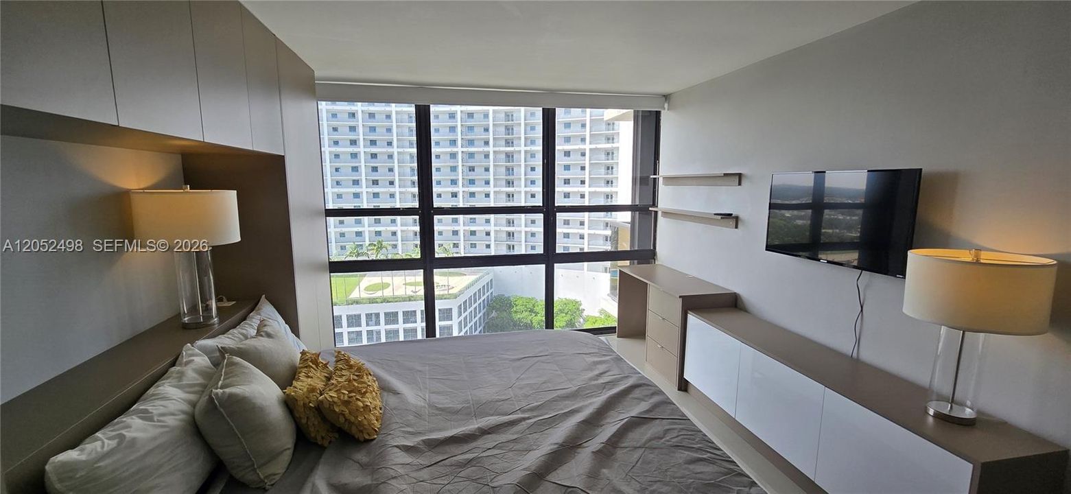 For Rent: $2,600 (1 beds, 2 baths, 768 Square Feet)
