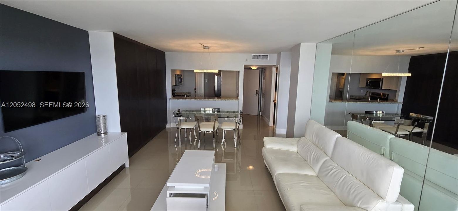 For Rent: $2,600 (1 beds, 2 baths, 768 Square Feet)