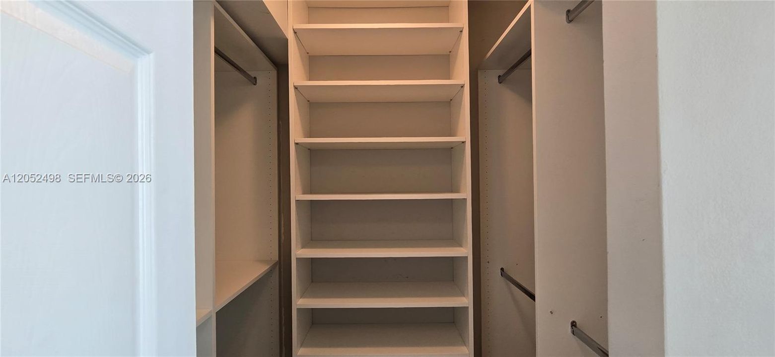 For Rent: $2,600 (1 beds, 2 baths, 768 Square Feet)