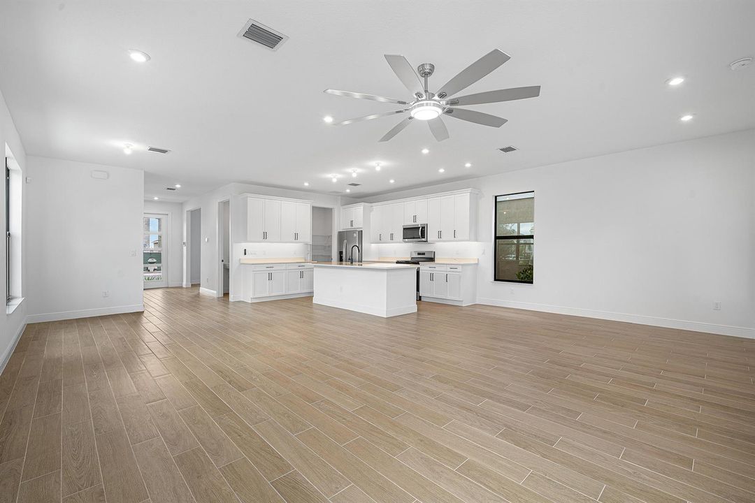 010-920SouthwestNewfieldAvenue-PalmCity-