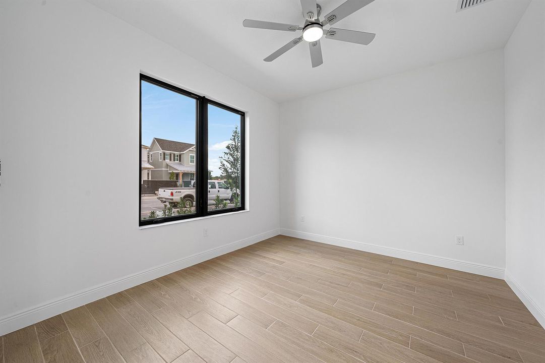 007-920SouthwestNewfieldAvenue-PalmCity-