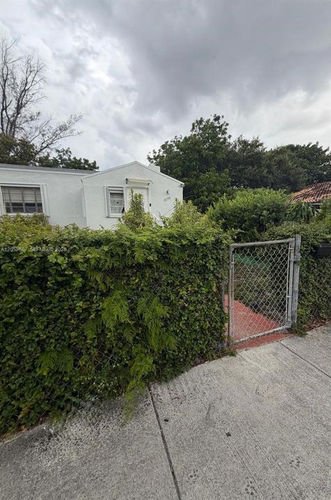 For Sale: $475,000 (3 beds, 2 baths, 1192 Square Feet)