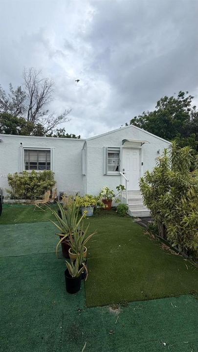 For Sale: $475,000 (3 beds, 2 baths, 1192 Square Feet)
