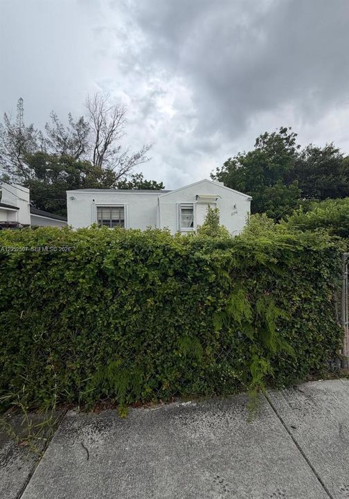 For Sale: $475,000 (3 beds, 2 baths, 1192 Square Feet)
