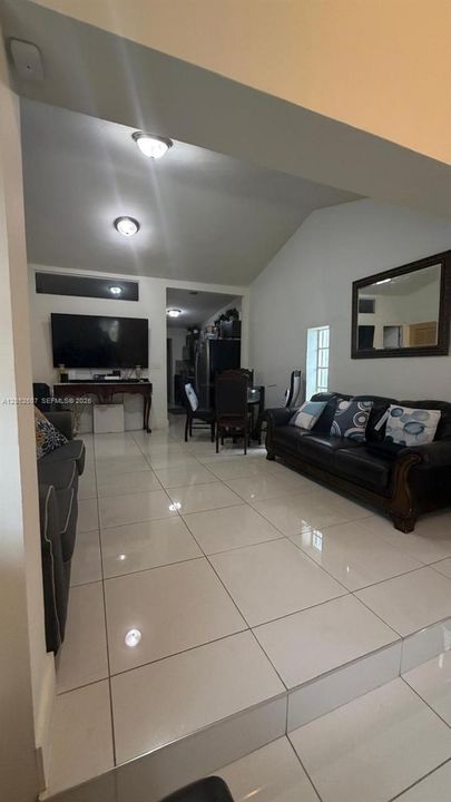 For Sale: $475,000 (3 beds, 2 baths, 1192 Square Feet)