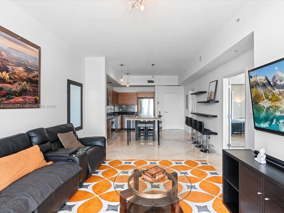 For Rent: $3,750 (1 beds, 1 baths, 735 Square Feet)