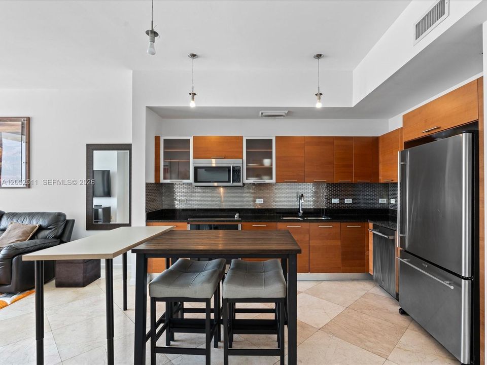 For Rent: $3,750 (1 beds, 1 baths, 735 Square Feet)