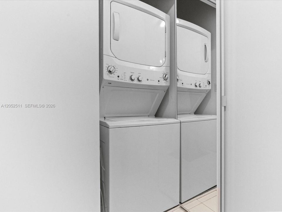 For Rent: $3,750 (1 beds, 1 baths, 735 Square Feet)