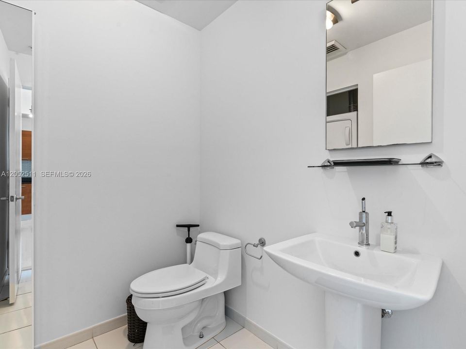 For Rent: $3,750 (1 beds, 1 baths, 735 Square Feet)