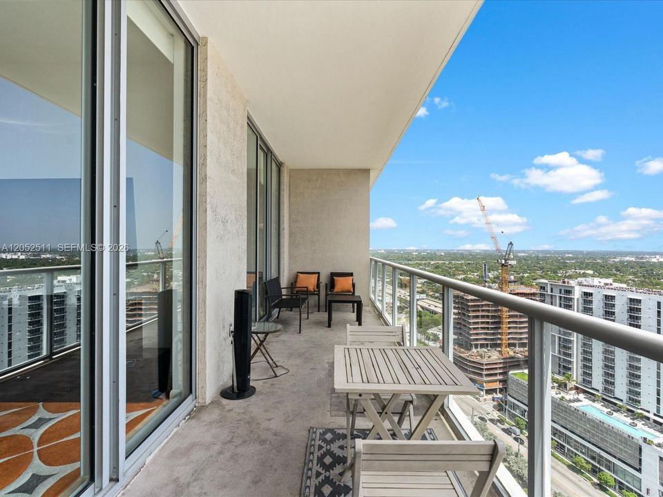 For Rent: $3,750 (1 beds, 1 baths, 735 Square Feet)