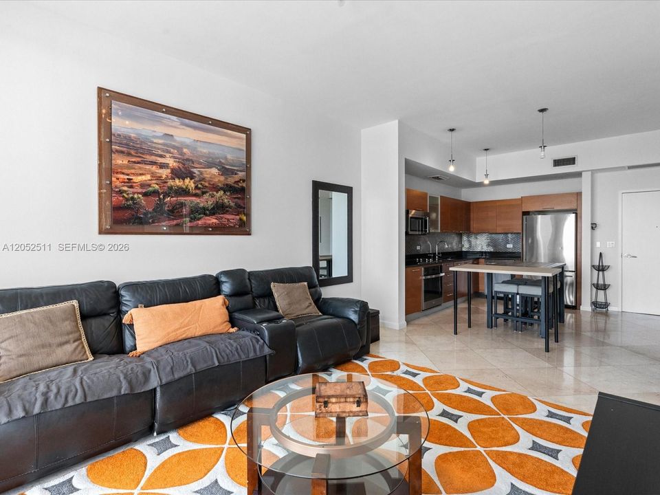 For Rent: $3,750 (1 beds, 1 baths, 735 Square Feet)