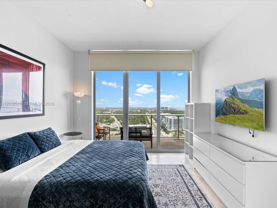 For Rent: $3,750 (1 beds, 1 baths, 735 Square Feet)