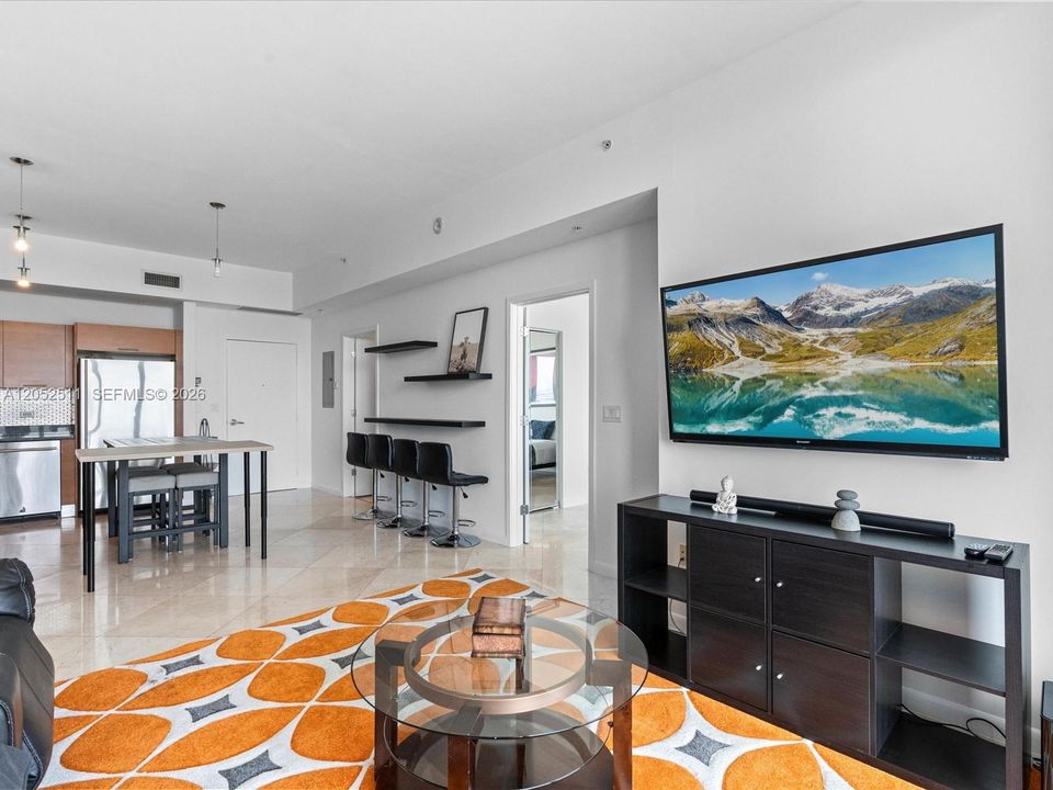 For Rent: $3,750 (1 beds, 1 baths, 735 Square Feet)