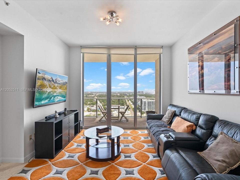 For Rent: $3,750 (1 beds, 1 baths, 735 Square Feet)