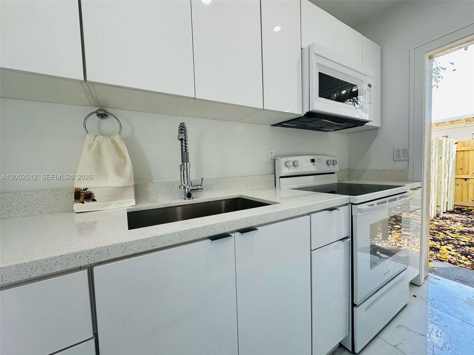 For Rent: $1,700 (1 beds, 1 baths, 550 Square Feet)