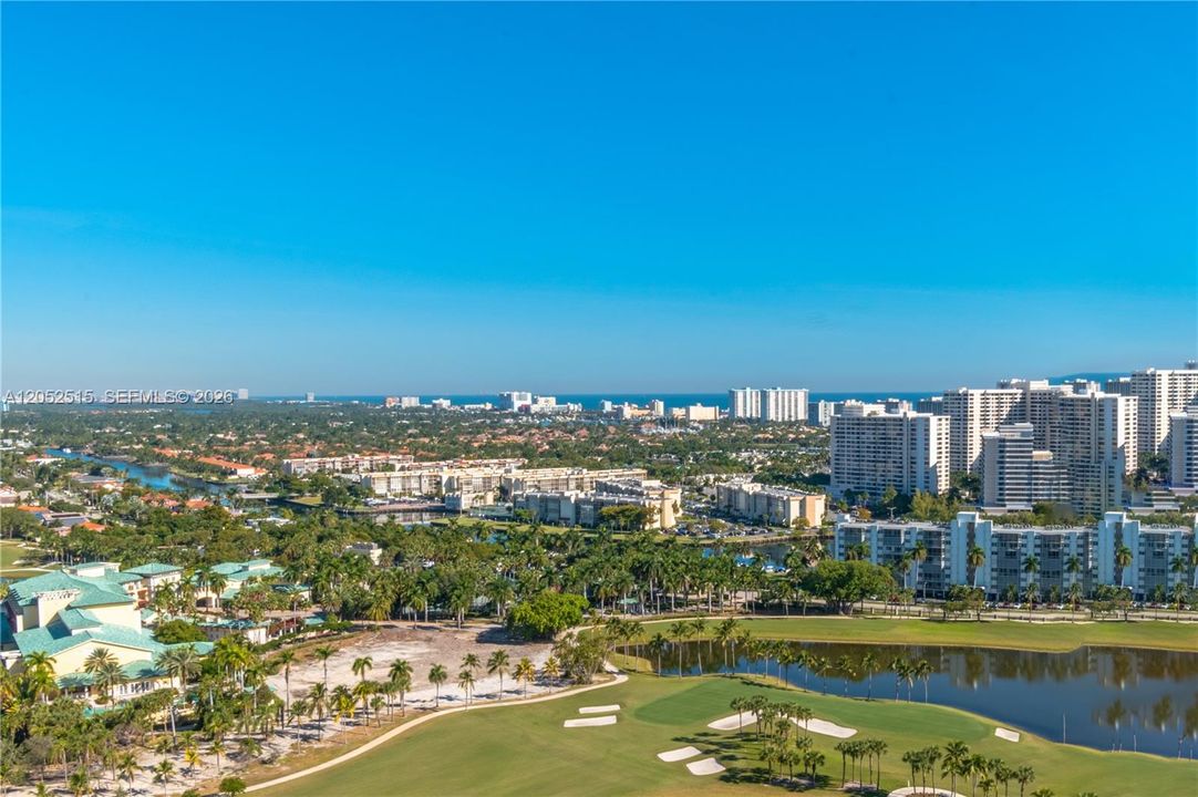For Sale: $272,000 (1 beds, 1 baths, 915 Square Feet)