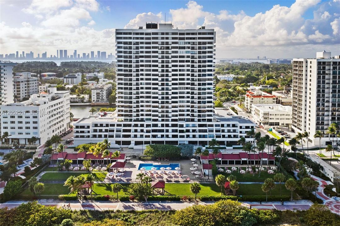 На продажу: $699,000 (2 спален, 2 ванн, 1005 Квадратных фут)