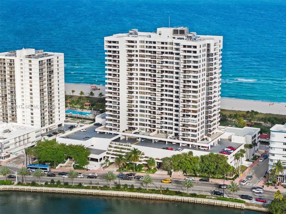 На продажу: $699,000 (2 спален, 2 ванн, 1005 Квадратных фут)