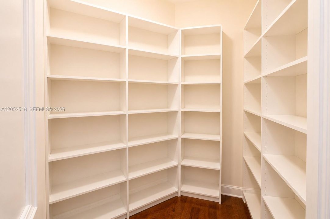 В аренду: $5,750 (5 спален, 5 ванн, 5643 Квадратных фут)