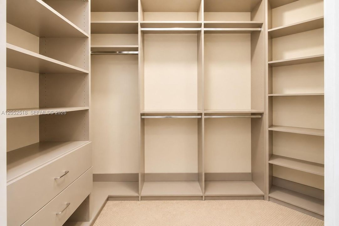 В аренду: $5,750 (5 спален, 5 ванн, 5643 Квадратных фут)