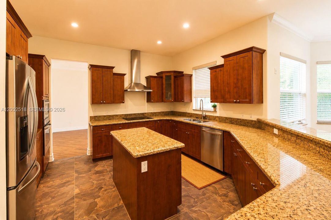 В аренду: $5,750 (5 спален, 5 ванн, 5643 Квадратных фут)