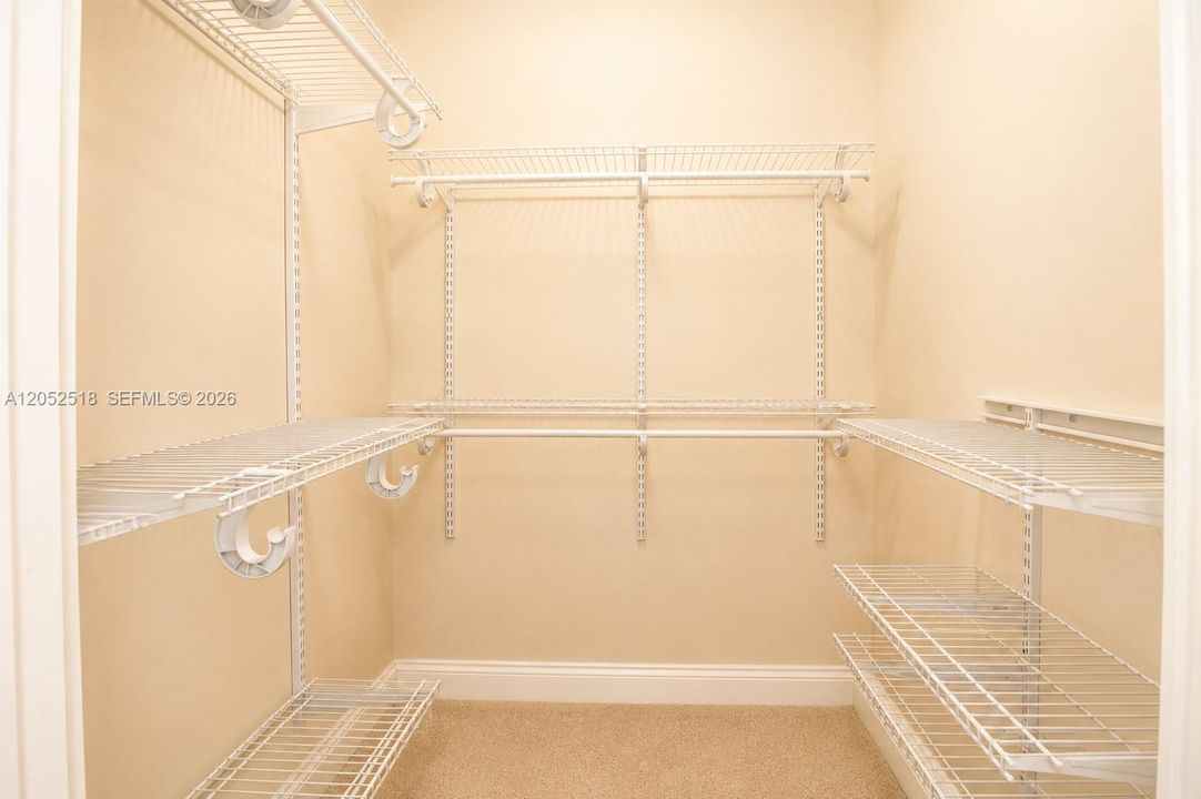 В аренду: $5,750 (5 спален, 5 ванн, 5643 Квадратных фут)