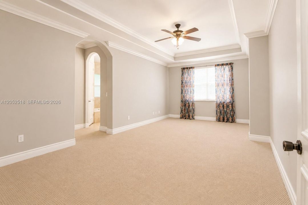В аренду: $5,750 (5 спален, 5 ванн, 5643 Квадратных фут)