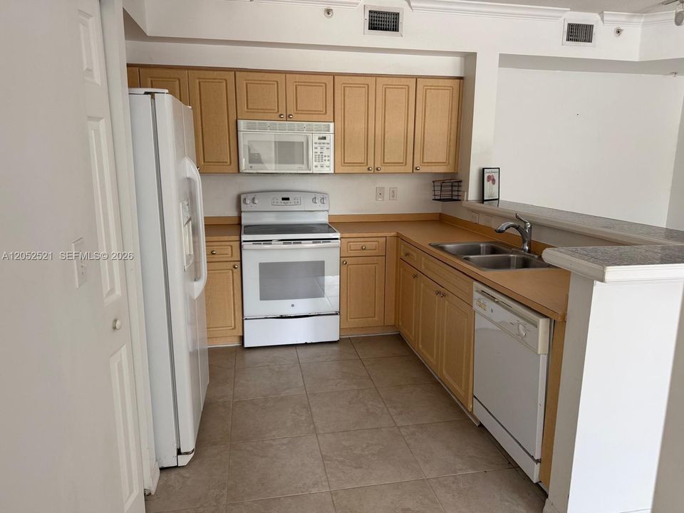 В аренду: $2,650 (2 спален, 2 ванн, 989 Квадратных фут)
