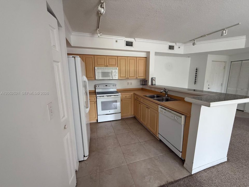 В аренду: $2,650 (2 спален, 2 ванн, 989 Квадратных фут)