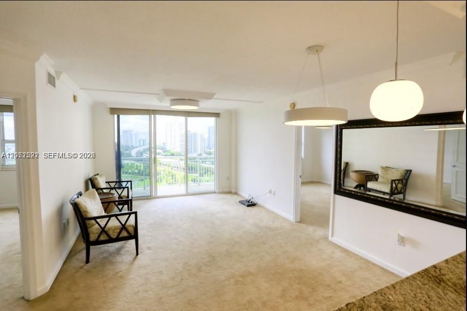 For Rent: $3,325 (2 beds, 2 baths, 1175 Square Feet)