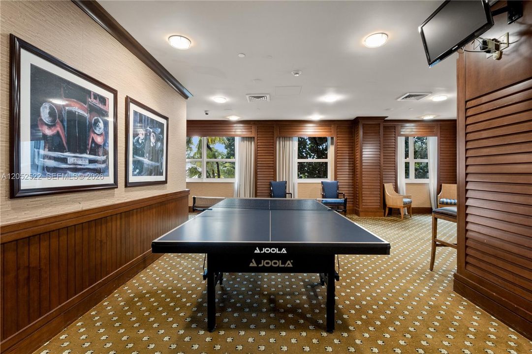 For Rent: $3,325 (2 beds, 2 baths, 1175 Square Feet)
