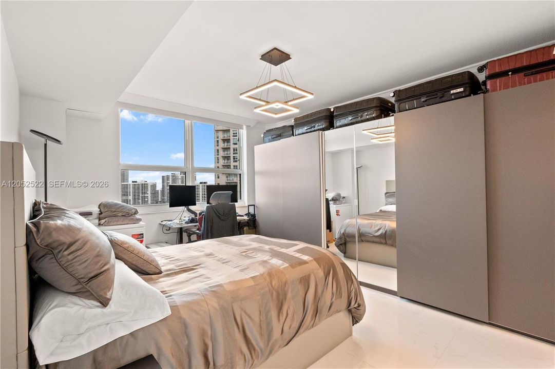 For Rent: $3,325 (2 beds, 2 baths, 1175 Square Feet)